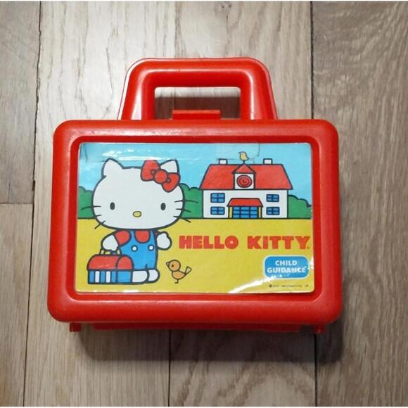 Vintage 1983 Sanrio HELLO KITTY Red Graphic Plastic Children's Lunchbox School - Picture 1 of 9